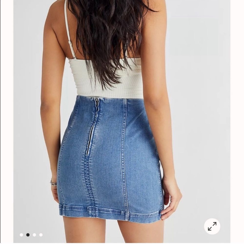 Free People Modern Femme Denim Mini Skirt in Faded Indigo | SZ 4 - Picture 5 of 14